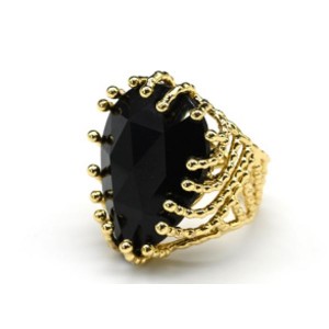 Большое кольцо с агатом черным (имитация) из ювелирного сплава (иск.)