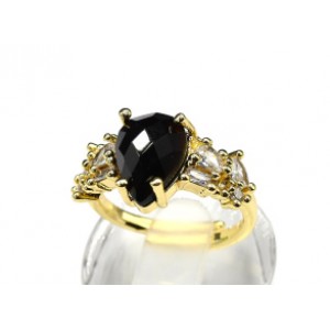 Женское кольцо с агатом черным (имитация) и цирконами из ювелирного сплава (иск.)