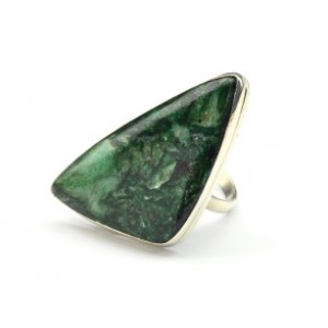 Кольцо фуксит "Грация" 21*37мм