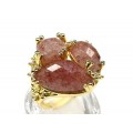 Кольцо из ювелирного сплава с клубничным кварцем Кольцо из ювелирного сплава с клубничным кварцем