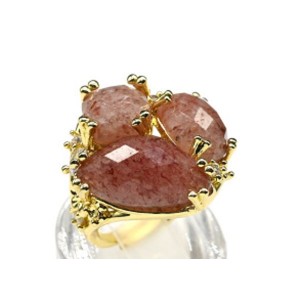 Кольцо из ювелирного сплава с клубничным кварцем