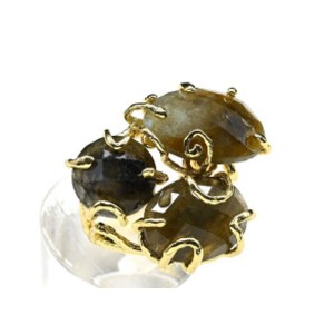 Кольцо с лабрадором из ювелирного сплава Кольцо с лабрадором из ювелирного сплава