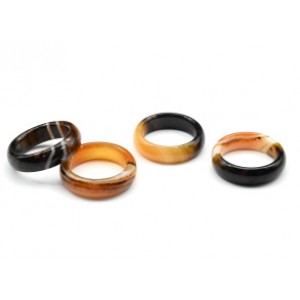Кольцо из сардоникса ширина 5-6мм