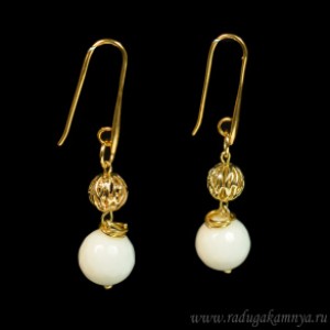 Серьги с агатом белым шарик 12мм, 7гр (иск.)