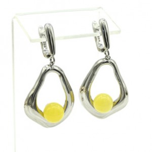 Оригинальные серьги с янтарём "Шарик в капельке" 21*30мм цвет молочный, 7,6г (иск.) Оригинальные серьги с янтарём "Шарик в капельке" 21*30мм цвет молочный, 7,6г (иск.)