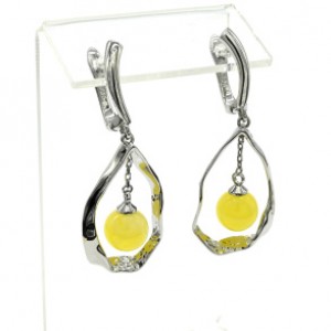 Оригинальные серьги с янтарём "Шарик на цепочке в капельке" 16*28мм цвет молочный, 5г (иск.)