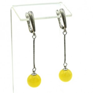 Серьги на цепочке с янтарём шарик 10мм цвет молочный, 4см, 3,7г (иск.)