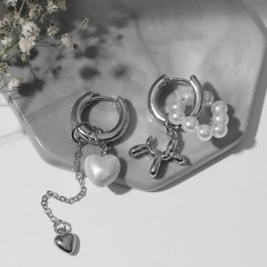 Серьги со съёмным элементом "Трансформер" собачка, цвет белый, цвет серебристый Серьги со съёмным элементом "Трансформер" собачка, цвет белый, цвет серебристый