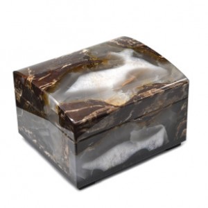 Шкатулка из камня агат "Ларец" 90*80*60мм. Шкатулка из камня агат "Ларец" 90*80*60мм.