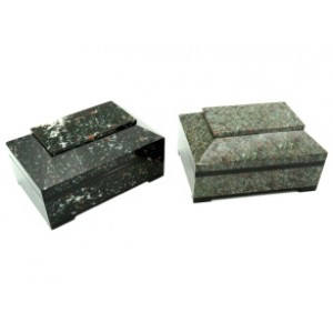 Ларец из гранатового амфиболита 120*80*65мм