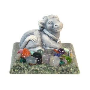 Сувенир из змеевика и мрамолита "Бычок лежит" 50*50*33мм Сувенир из змеевика и мрамолита "Бычок лежит" 50*50*33мм