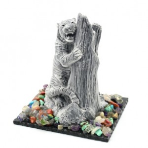 Сувенир из змеевика и мрамолита "Тигр на дереве" 105*85*110мм. Сувенир из змеевика и мрамолита "Тигр на дереве" 105*85*110мм.