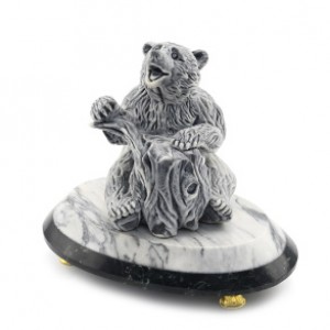 Сувенир из змеевика и мрамолита "Медведь играющий на пне"  145*100*130мм