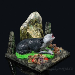 Композиция из змеевика "Волк лежащий" 130*130*100мм