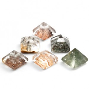 Пирамидка мини из рутилового кварца 13*13*11мм.