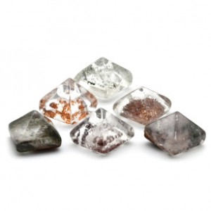 Пирамидка мини из рутилового кварца 11*11*9мм.