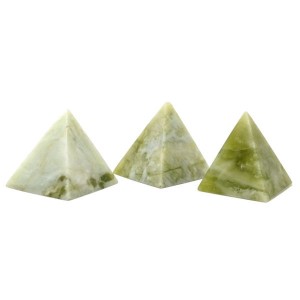 Пирамидка из нефрита бовена 40*40*37мм