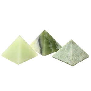 Пирамидка из нефрита бовена 40*40*30мм