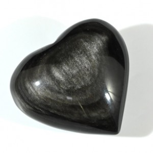 Сердце из обсидиана радужного 70*64*39мм, 189г