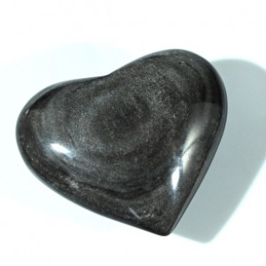 Сердце из обсидиана радужного 77*66*32мм, 176г