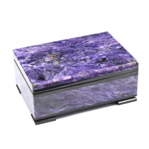 Шкатулка из камня чароит 97*67*41мм.