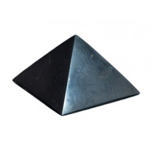 Пирамида из шунгита полированная, размер основания 90-95мм