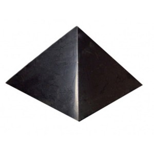 Пирамида из шунгита полированная, размер основания 130-135мм