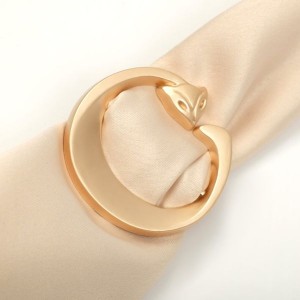 Пряжка для платка "Лисичка" с хвостиком, цвет матовое золото