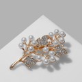 Брошь "Ветка" жемчужных ягод, цвет белый, цвет золотистый