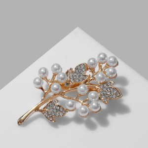 Брошь "Ветка" жемчужных ягод, цвет белый, цвет золотистый Брошь "Ветка" жемчужных ягод, цвет белый, цвет золотистый