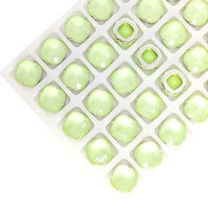 Стразы Кушон Премиум МОКА (Лаковые) 10*10 мм цвет нежный зеленый, оправа никель, 1 шт.