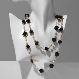 Бусы с жемчугом "Галантность", цвет чёрно-белый, цвет золотистый, 80см Бусы с жемчугом "Галантность", цвет чёрно-белый, цвет золотистый, 80см