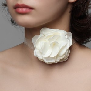 Колье-чокер "Танго" бутон, цвет белый, 30см
