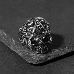 Кольцо "Перстень" череп с символикой, цвет чернёное серебро, безразмерное