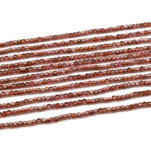 Бусины из граната кубик гр.2,5мм, 39см, 165 бусин