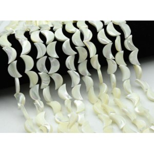 Бусины из перламутра месяц 11*16мм цв.белый, 40см, 26 бусин