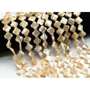 Бусины из перламутра клевер 12*12мм цв.кремовый, 39см, 31 бусина