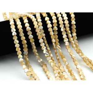 Бусины из перламутра сердце 6*6мм цв.кремовый, 40см, 69 бусин