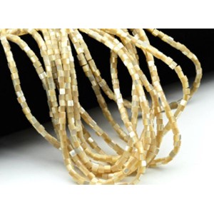 Бусины из перламутра кубик 3мм цв.кремовый, 39см, 125 бусин