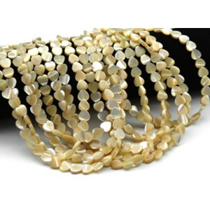 Бусины из перламутра сердце 8*8мм цв.кремовый, 38см, 50 бусин