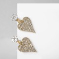 Серьги со стразами "Сердце" изящное, цвет белый, цвет золотистый