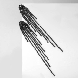 Серьги висячие со стразами "Голливуд" нити на кристаллах, цвет серый в сером металле Серьги висячие со стразами "Голливуд" нити на кристаллах, цвет серый в сером металле