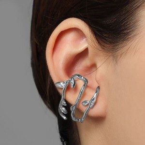 Серьга "Кафф" ветка с листьями, цвет серебро