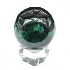 Шар из малахита с природными раковинами 48мм, 230г Шар из малахита с природными раковинами 48мм, 230г