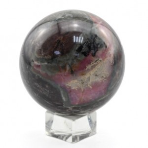 Шар из родонита, диаметр 72мм, 691г