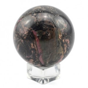 Шар из родонита, диаметр 65мм, 526г Шар из родонита, диаметр 65мм, 526г