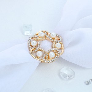 Зажим для платка "Звенья" с жемчужиной, цвет белый, цвет золотистый