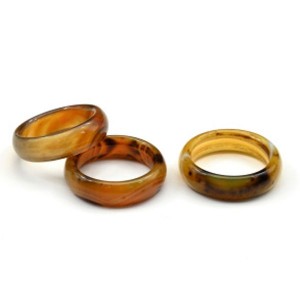 Кольцо из агата тонированного ширина 5-6мм цвет карамельный
