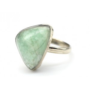 Кольцо с бериллом " Грация " 14*19мм