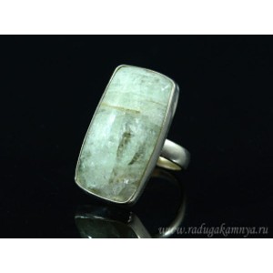 Кольцо с бериллом " Прямоугольник " 16*29мм